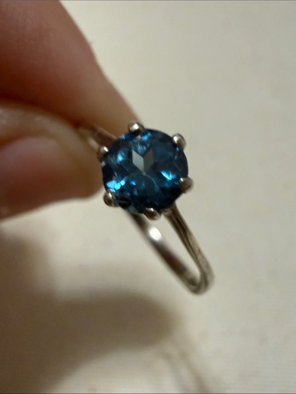 Stunning Sterling Silver 925 Blue Gem Solitaire Ring size 8.5